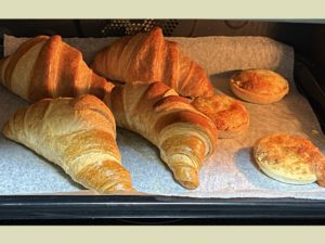 ピカールのクロワッサンとミニピザ